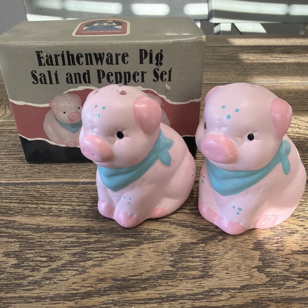 VTG Farmhouse Patchwork Pigs Salt and Pepper Shaker 1980's Earthware Nostalgia